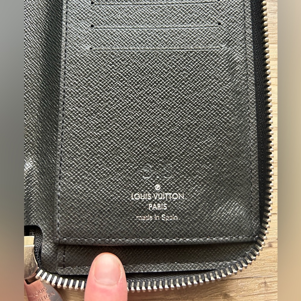 Limited Edition Louis Vuitton Damier Graphite Vertical Zip Wallet - Picture 5 of 10